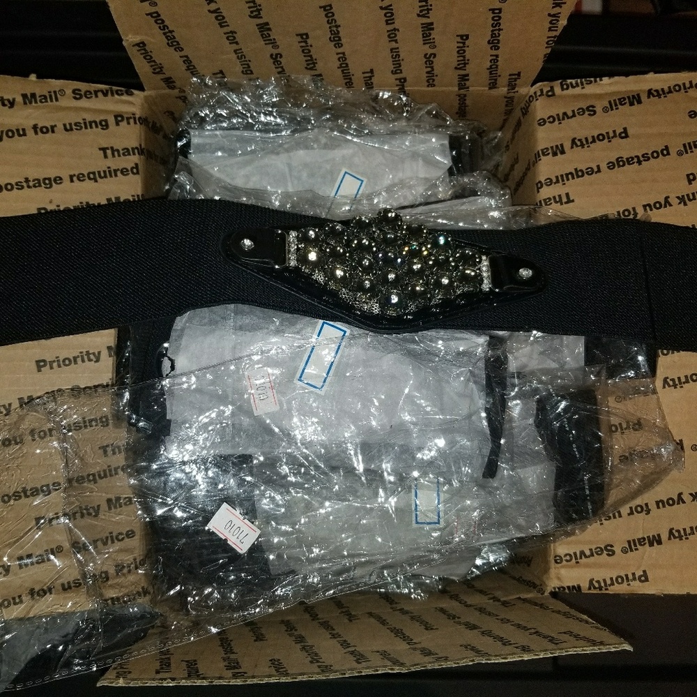 LOT 20 boutique stretch belts OS